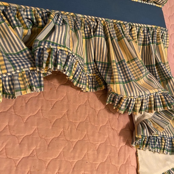 Plaid Ruffled Valance - Picture 4 of 8